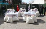İzmir’de zehir baskını: Yüz binlerce hap ele geçirildi! İzmir’de zehir baskını: Yüz binlerce hap ele geçirildi!
