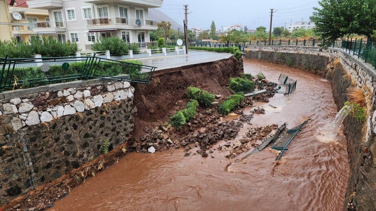 Muğla’yı sağanak ve fırtına vurdu!