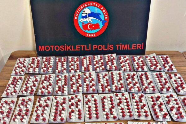 Manisa’da ‘zehir’ tacirleri tutu... Manisa’da ‘zehir’ tacirleri tutu...