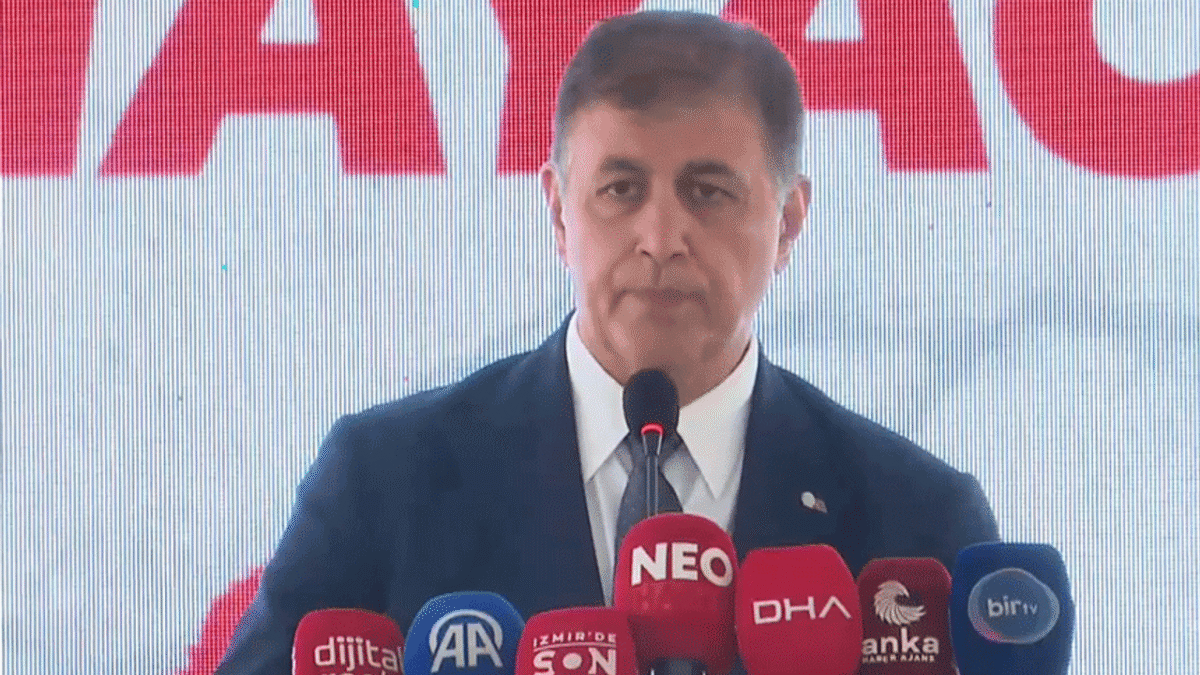 Başkan Tugay’dan 30 Ekim töreninde hükümete serzeniş: Devletin dönüşüm için gücü yok mu? Başkan Tugay’dan 30 Ekim töreninde hükümete serzeniş: Devletin dönüşüm için gücü yok mu?