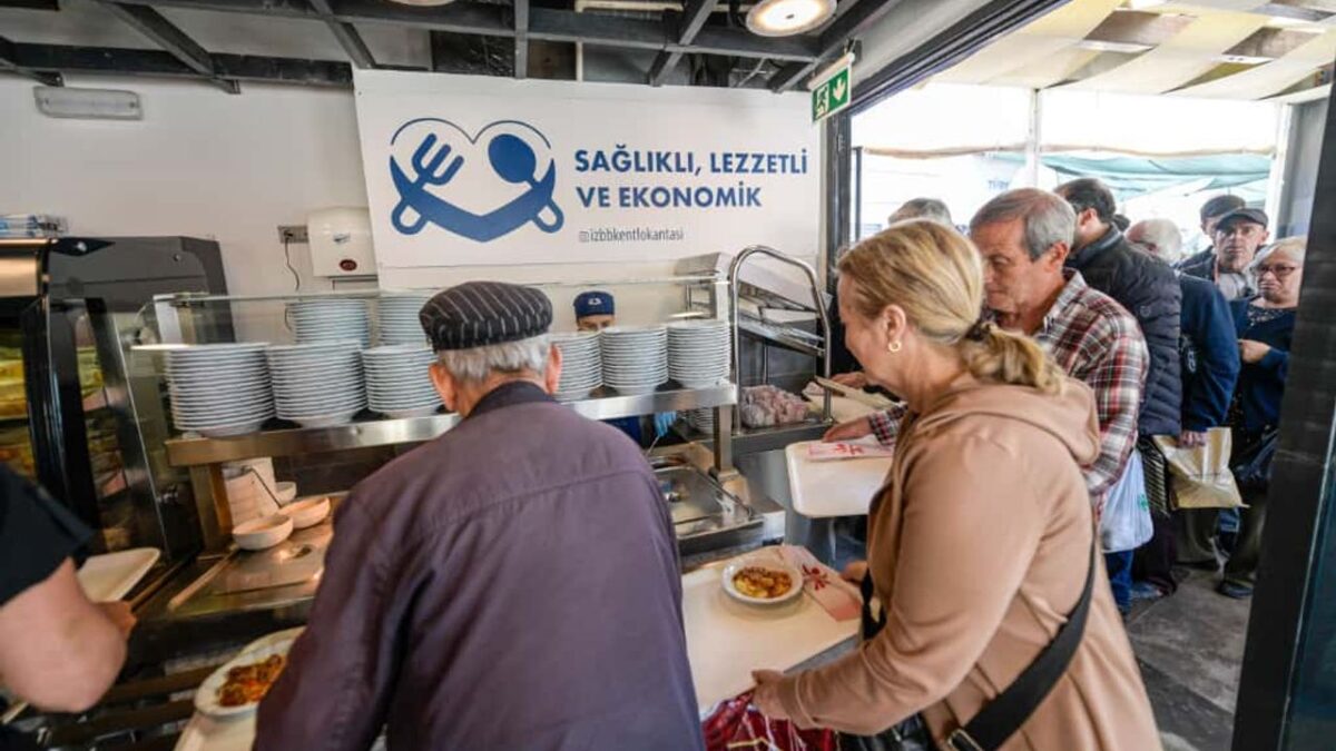 İzmir Kent Lokantaları’nda 10 Kasım’a özel ücretsiz yemek İzmir Kent Lokantaları’nda 10 Kasım’a özel ücretsiz yemek