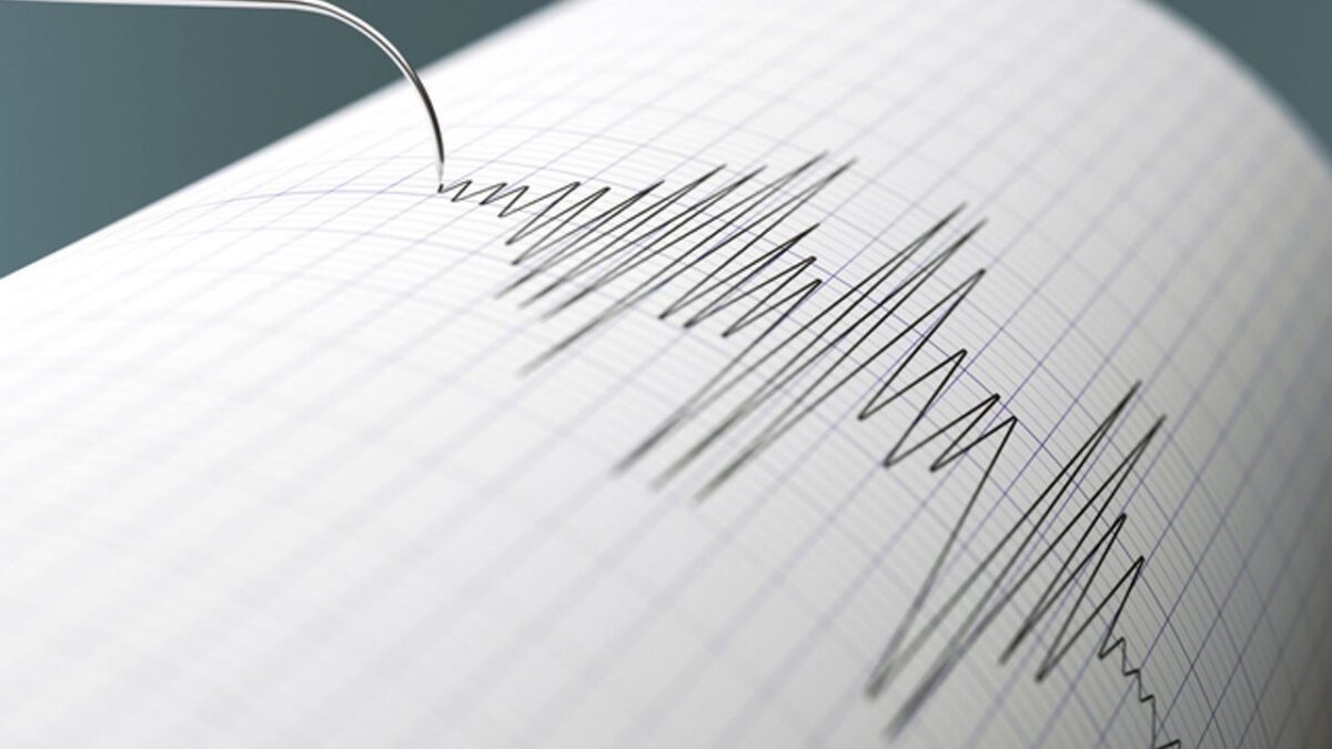 İzmir’de deprem! İzmir’de deprem!