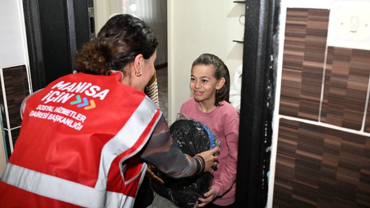 Manisa Büyükşehir’den 15 bin öğrenciye çanta ve kırtasiye desteği Manisa Büyükşehir’den 15 bin öğrenciye çanta ve kırtasiye desteği