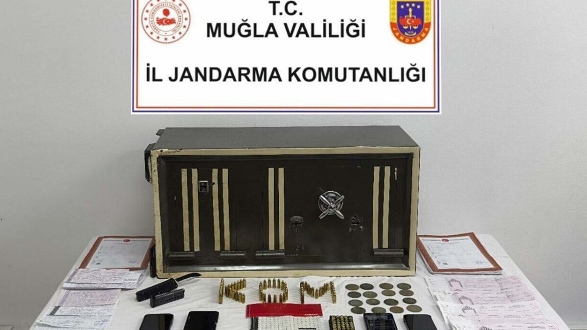 Tefeci operasyonunda baba ve 2 oğlu tutuklandı Tefeci operasyonunda baba ve 2 oğlu tutuklandı