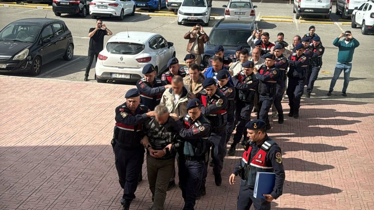 Yunanistan’a kaçıyorlardı… FETÖ’cüler yakalandı! Yunanistan’a kaçıyorlardı… FETÖ’cüler yakalandı!