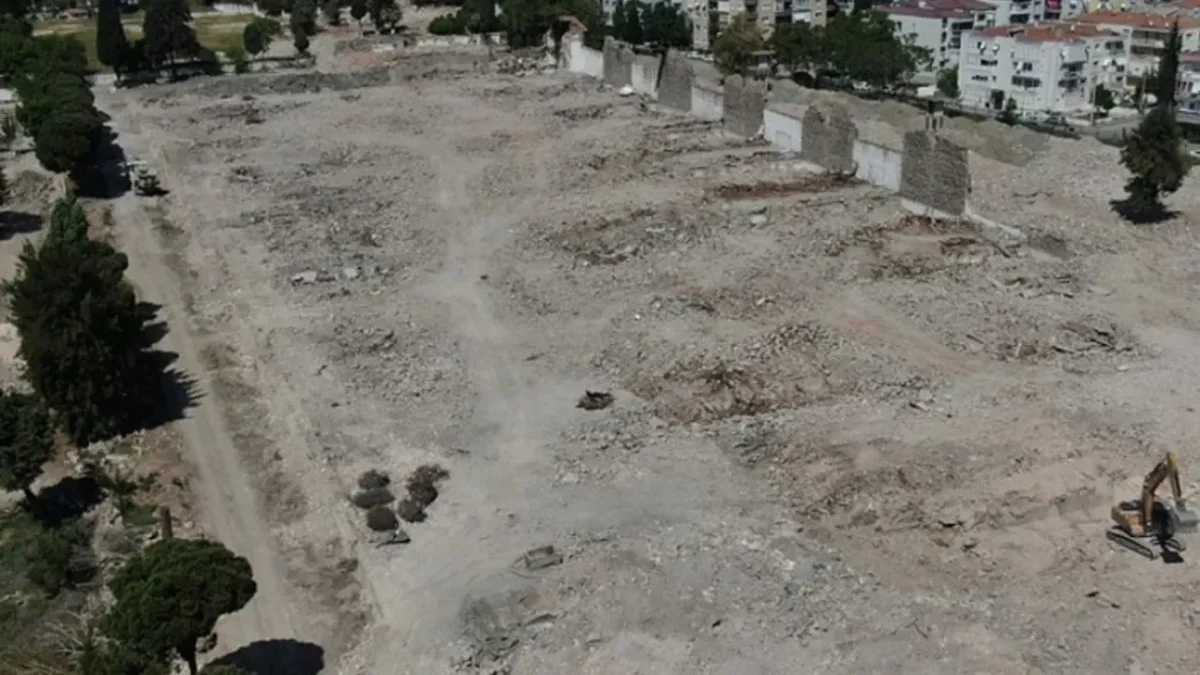 Tugay ‘gönlümden geçen tamamının yeşil alan olması’ dedi ve ekledi: Ama belediyeyi eksi 18 milyar maliyetin altına sokmam! Tugay ‘gönlümden geçen tamamının yeşil alan olması’ dedi ve ekledi: Ama belediyeyi eksi 18 milyar maliyetin altına sokmam!