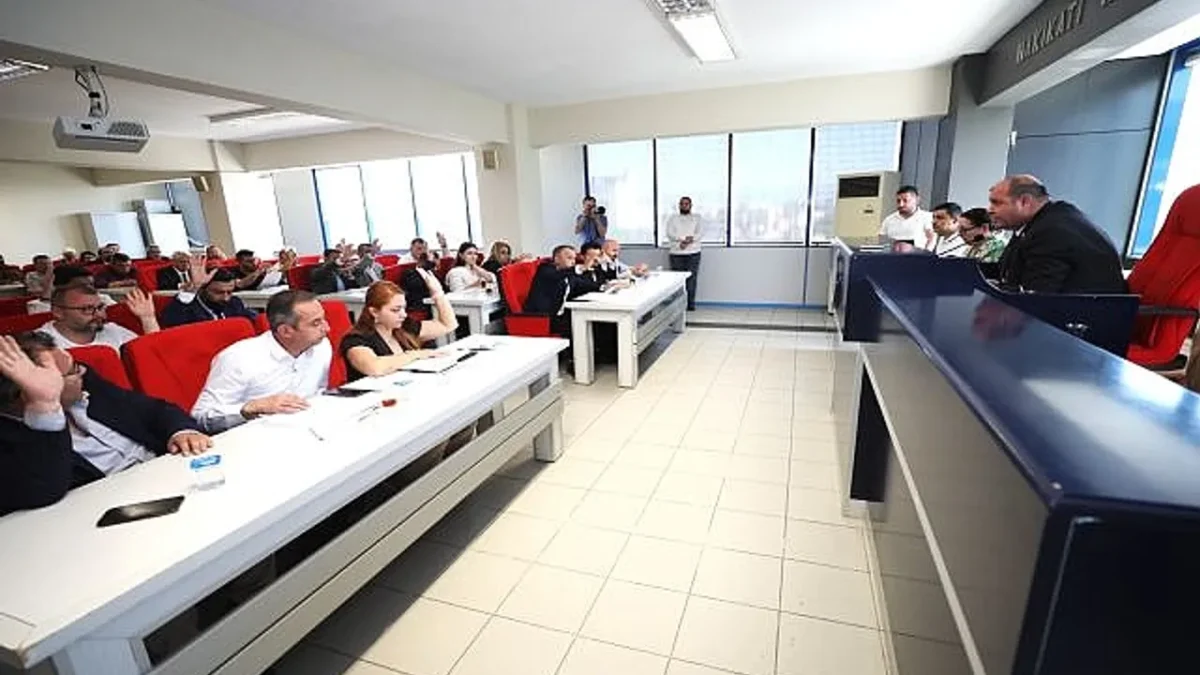 Menderes’te AK Parti’den milyarlık borç çıkışı… Çiçek’ten ‘AK Partili personel’ resti!