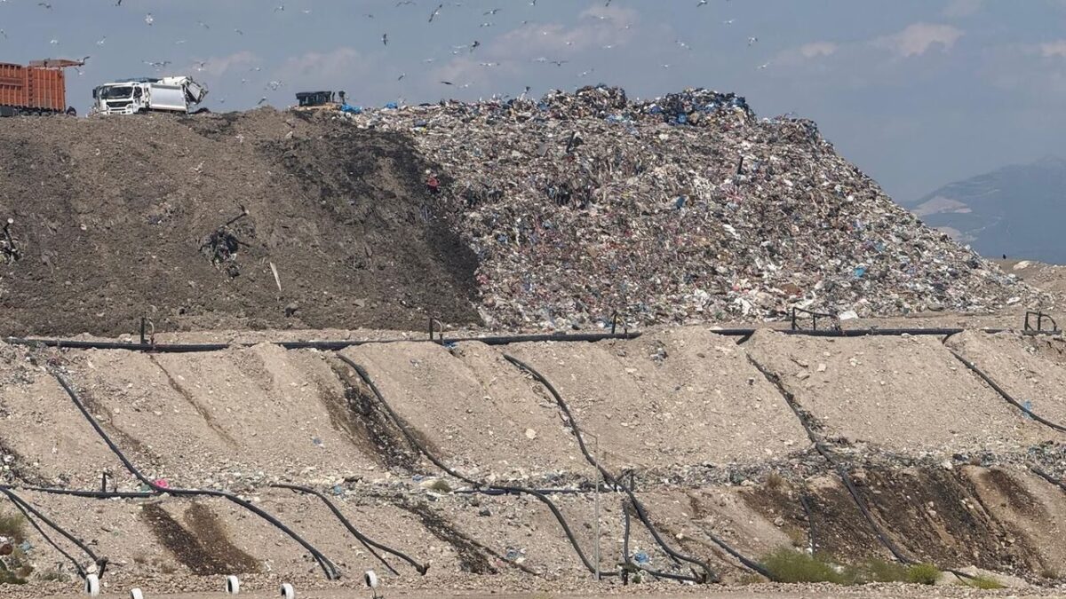 Bergama’nın vahşi depolaması meclis gündeminde! Bergama’nın vahşi depolaması meclis gündeminde!