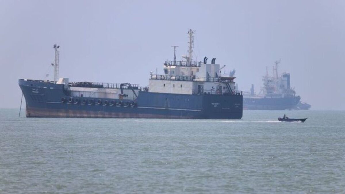 Hürmüz’den izinsiz geçen 3 tanker durduruldu Hürmüz’den izinsiz geçen 3 tanker durduruldu
