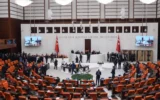 Meclis’te sandalye dağılımı değişti! Meclis’te sandalye dağılımı değişti!