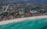 Çeşme’de plajlar doldu: Tatilciler serinliği denizde buldu Çeşme’de plajlar doldu: Tatilciler serinliği denizde buldu