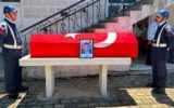 Feci kazada bir aile yok olmuştu… Uzman çavuş, son yolculuğuna uğurlandı Feci kazada bir aile yok olmuştu… Uzman çavuş, son yolculuğuna uğurlandı