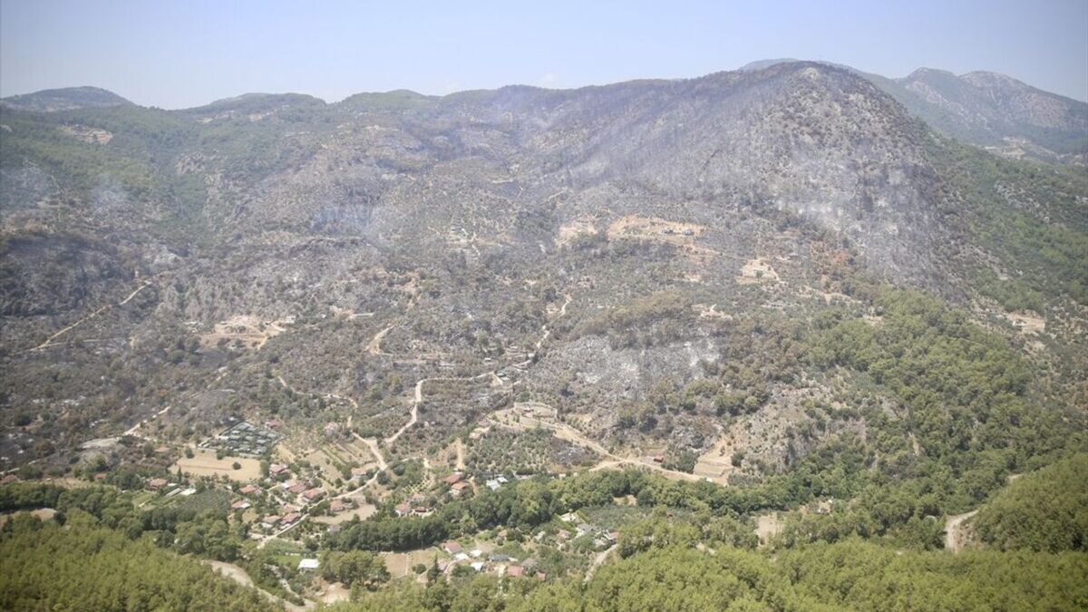 Fethiye’de yanan alanlar havadan görüntülendi Fethiye’de yanan alanlar havadan görüntülendi