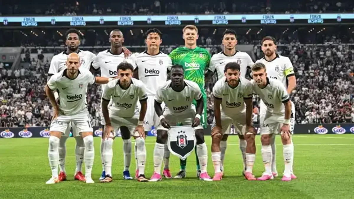 Beşiktaş’ın Midtjylland maçı kamp kadrosu belli oldu Beşiktaş’ın Midtjylland maçı kamp kadrosu belli oldu