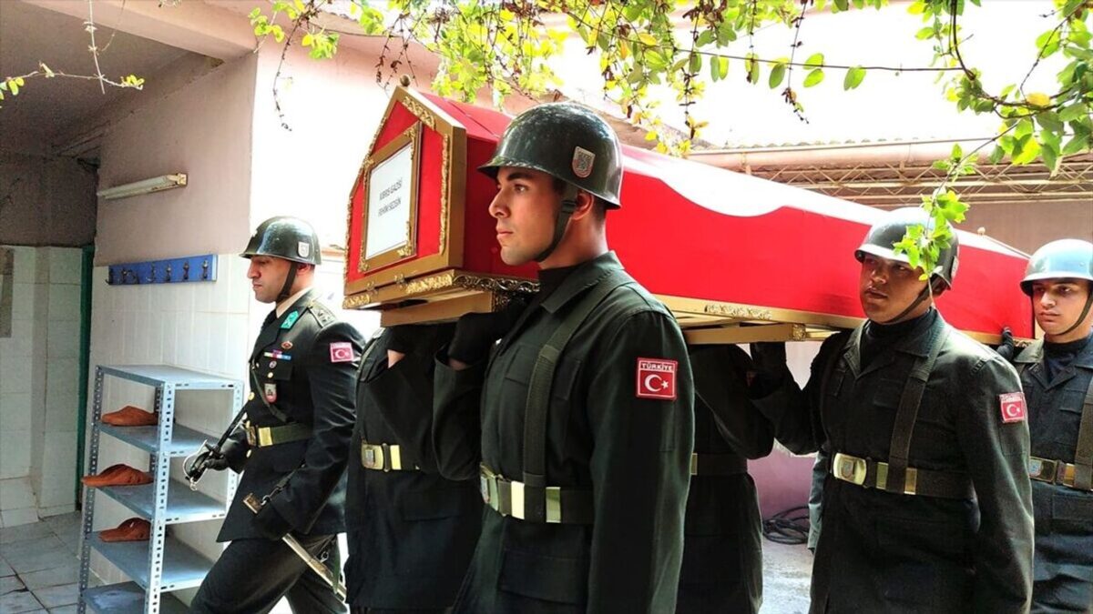 İzmir’de Kıbrıs gazisine son görev İzmir’de Kıbrıs gazisine son görev
