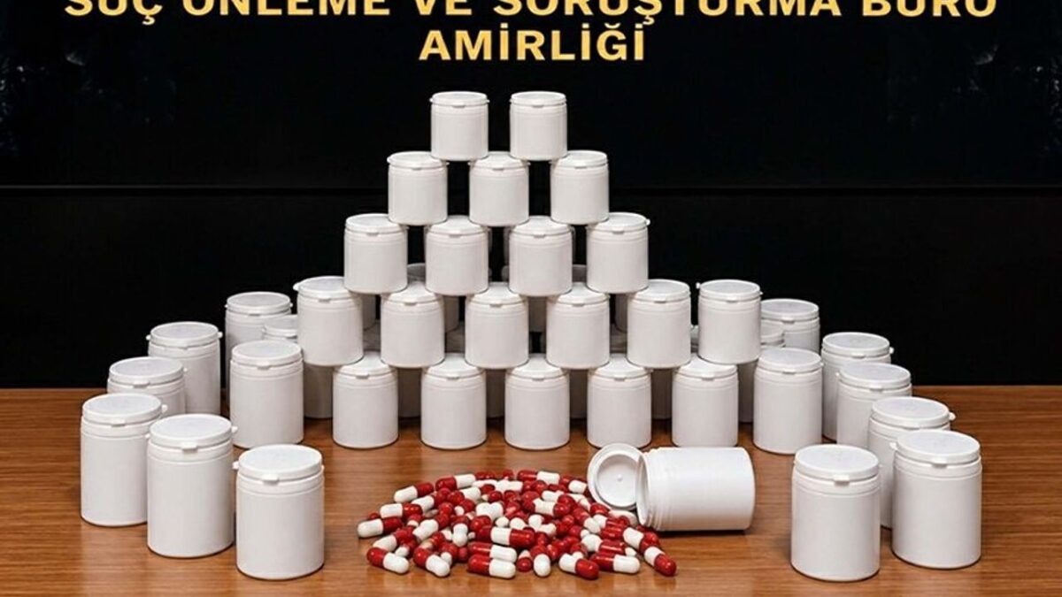 İzmir’de uyuşturucu operasyonu: 2 bin 775 hap ele geçirildi İzmir’de uyuşturucu operasyonu: 2 bin 775 hap ele geçirildi